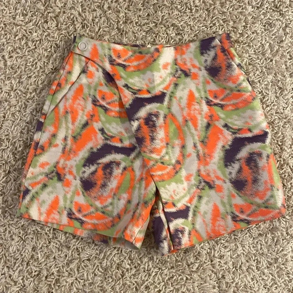 Karen Millen short size 6 - Picture 1 of 4